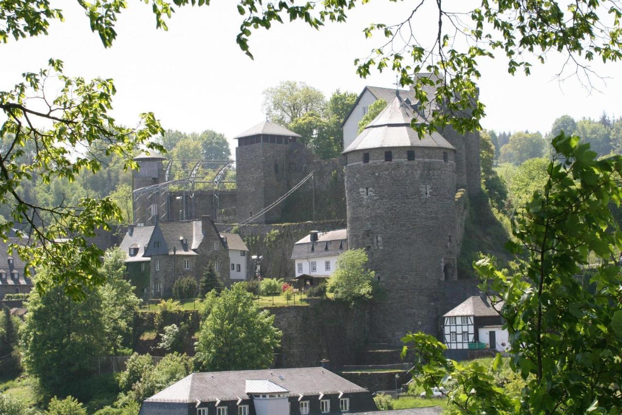 Ferienwohnung "Kunterbunt" Mit Burgblick Und Dachterrasse Monschau Exterior photo